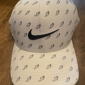 Fitted Nike running hat.  Never worn just took off tags. Only tried it on.
